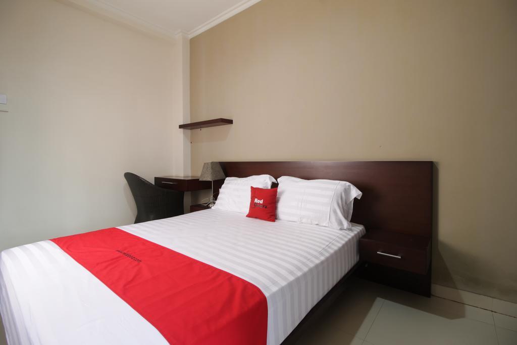 Reddoorz Plus Near Ambassador Mall Jakarta Exterior photo